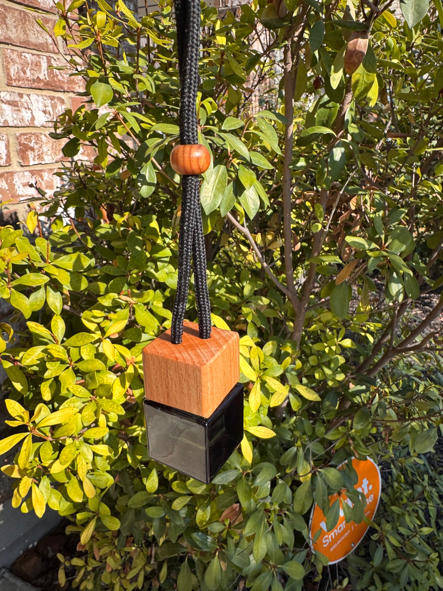 Black Car Diffuser With Wooden Lid